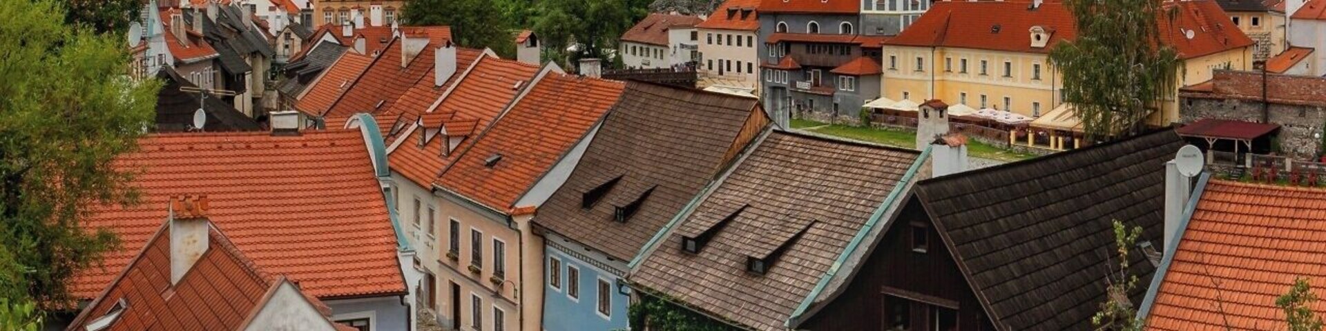 August 2012
český Krumlov is a small town in South Bohemia with medieval centre and beautiful castle (2nd biggest in Czech republic).
Most important until beginning of 17th century under rule of the Lords of the Rose. Every year in June there is a weekend called Feast of the Rose, with parade in historical costumes, medieval music, knights, street artists and clowns. Hovewer the charm of the town is working whole year long :)