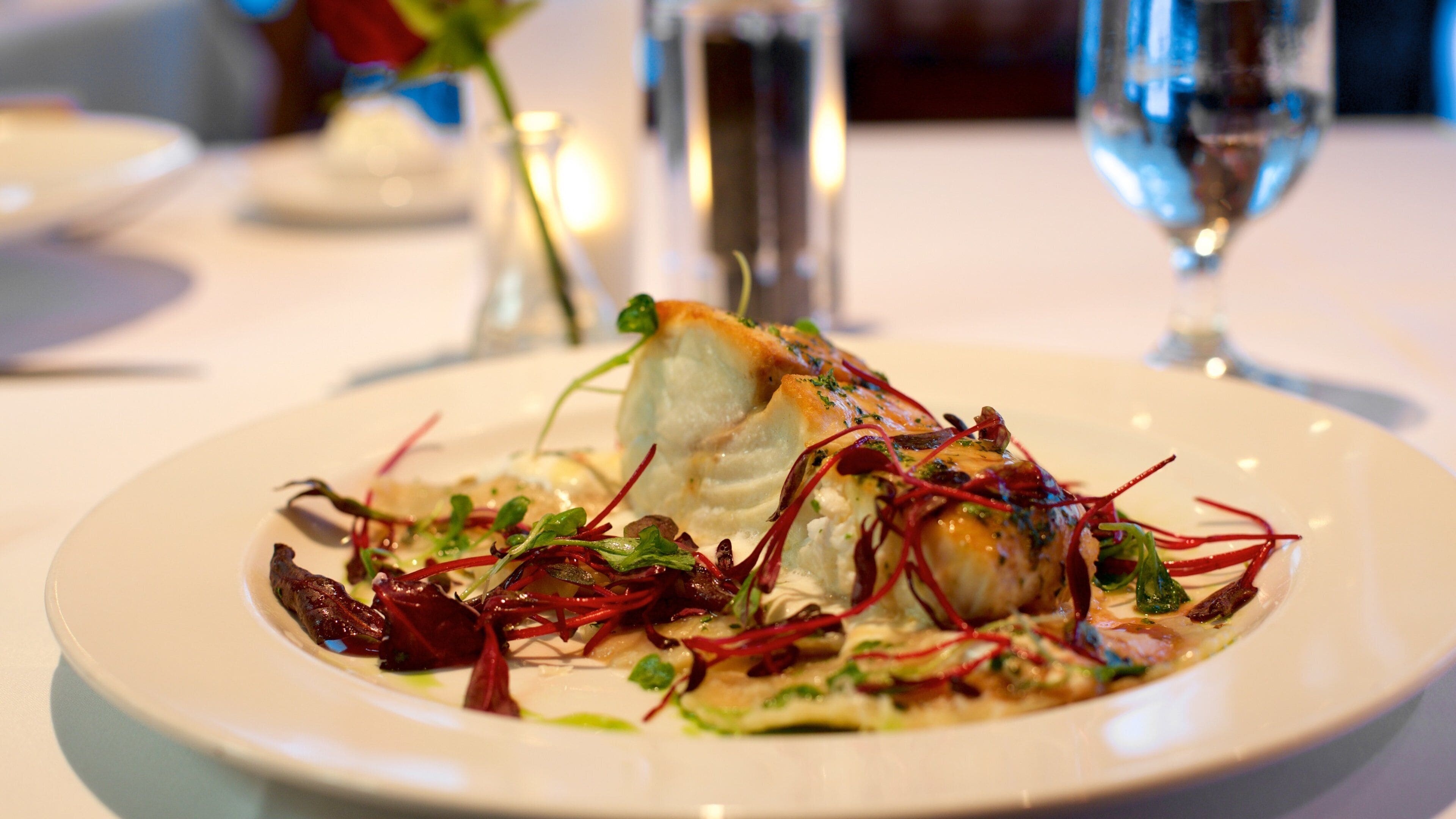 Anchorage mostrando comida e vistas internas