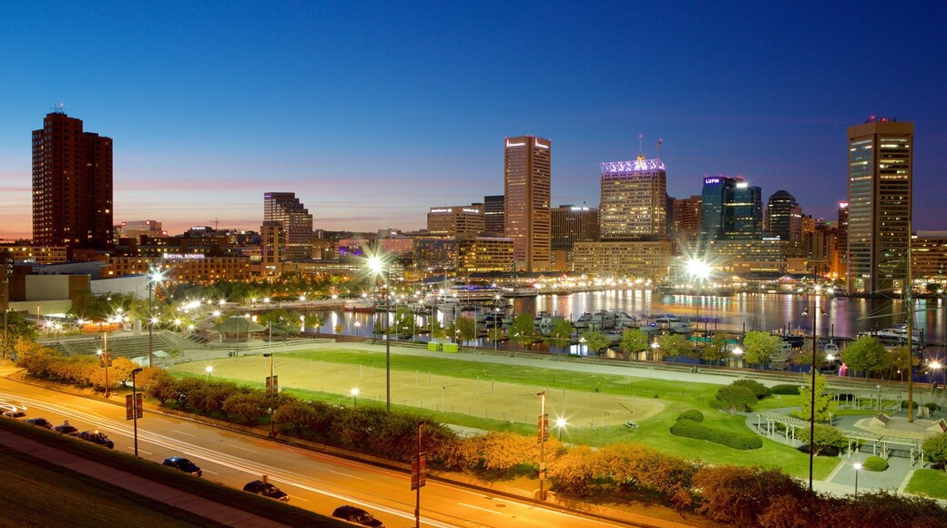 Baltimore cho thấy đường chân trời, thành phố và khu vườn