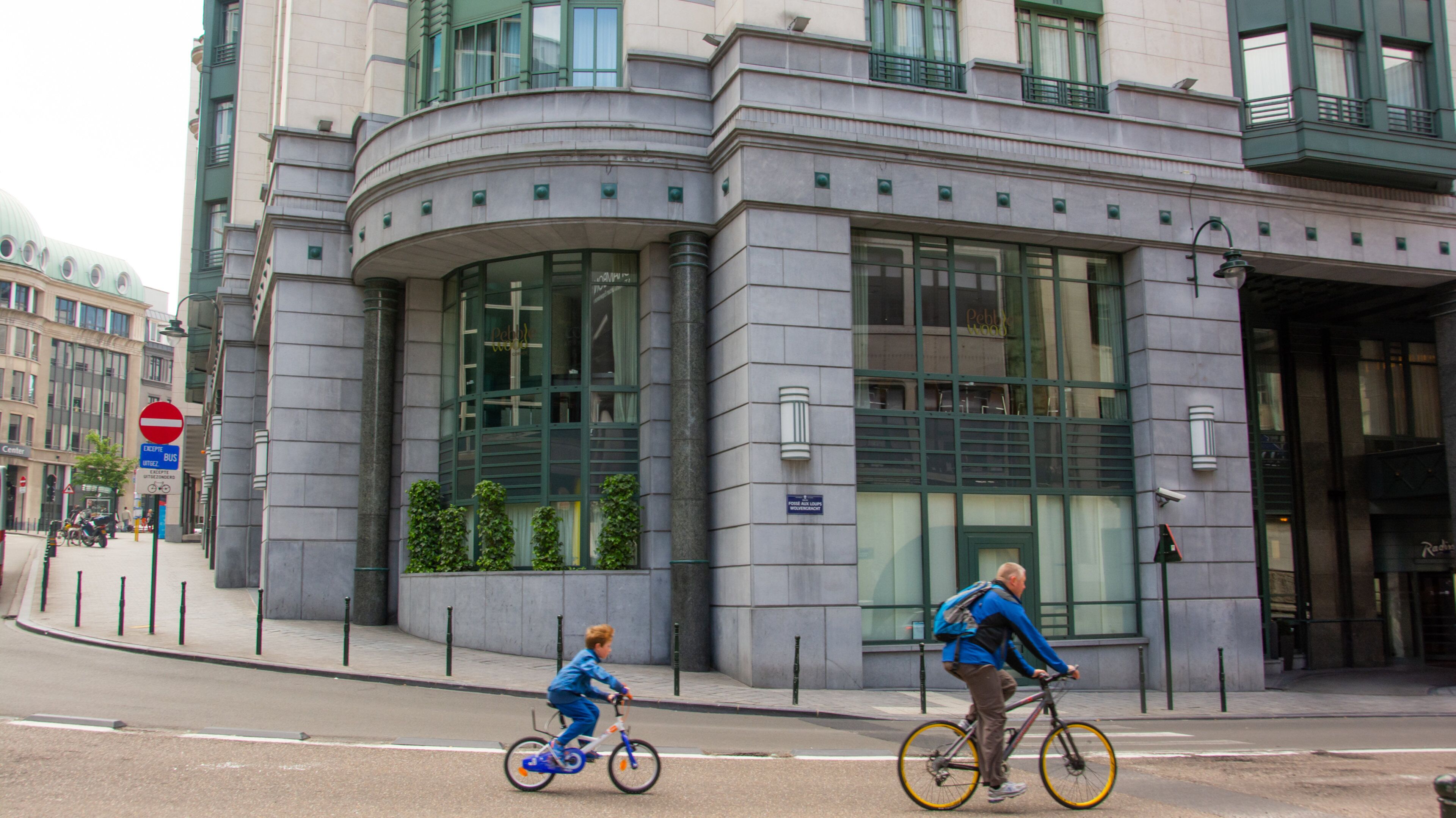 Brussels showing road cycling, a city and street scenes