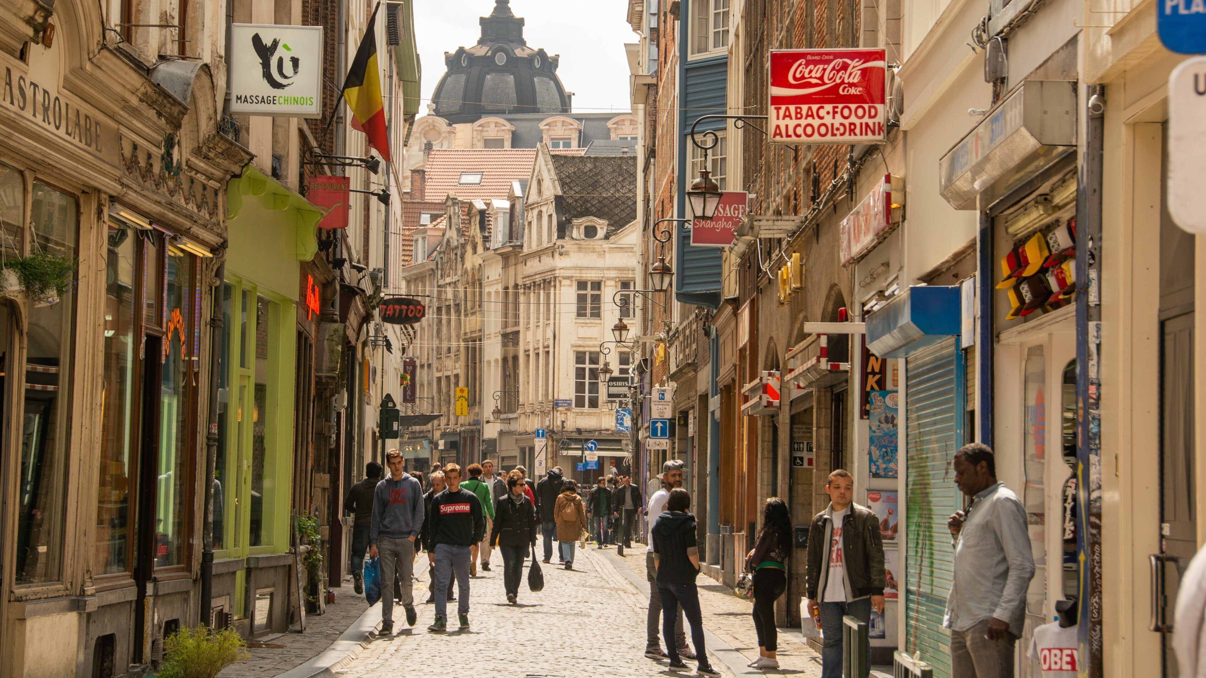 Brussels featuring street scenes and a city