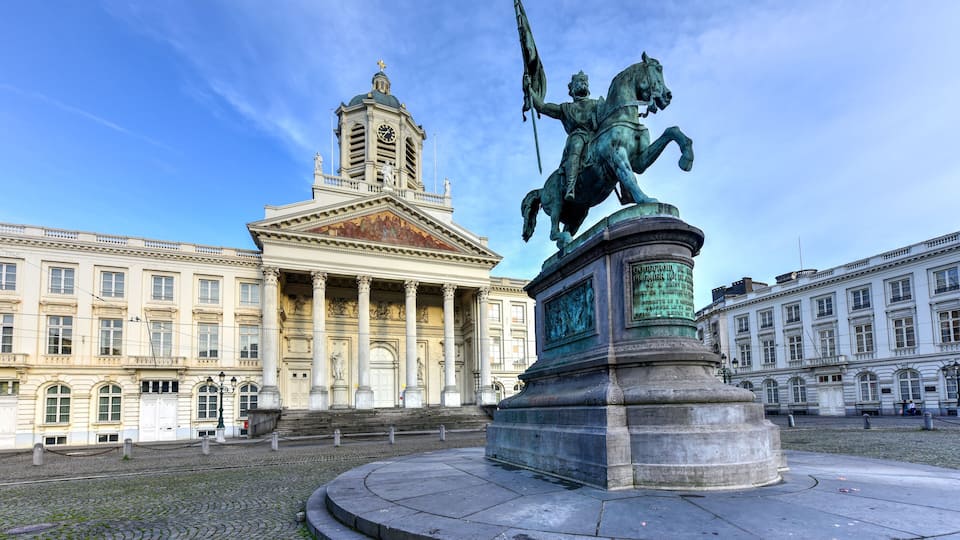 Godfrey of Bouillon statue and Church of Saint Jacques-sur-Coudenberg in Royal Square, Brussels, Belgium.