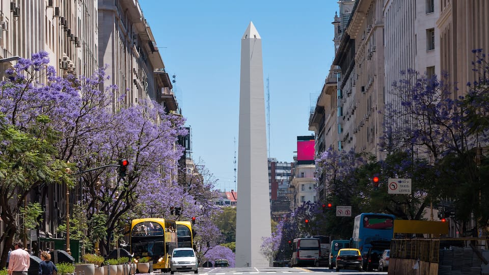 Der Obelisk von Buenos Aires wurde 1936 zur Feier des 400-jährigen Stadtgründungsjubiläums von Alberto Prebisch errichtet