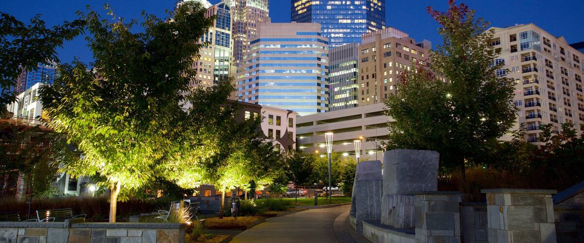 Charlotte montrant ville, scènes de nuit et gratte-ciel