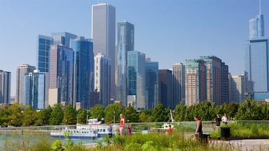 Chicago which includes a city and a high rise building as well as a family