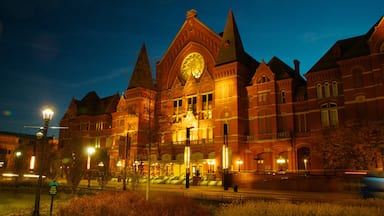 Cincinnati showing heritage architecture, a church or cathedral and night scenes