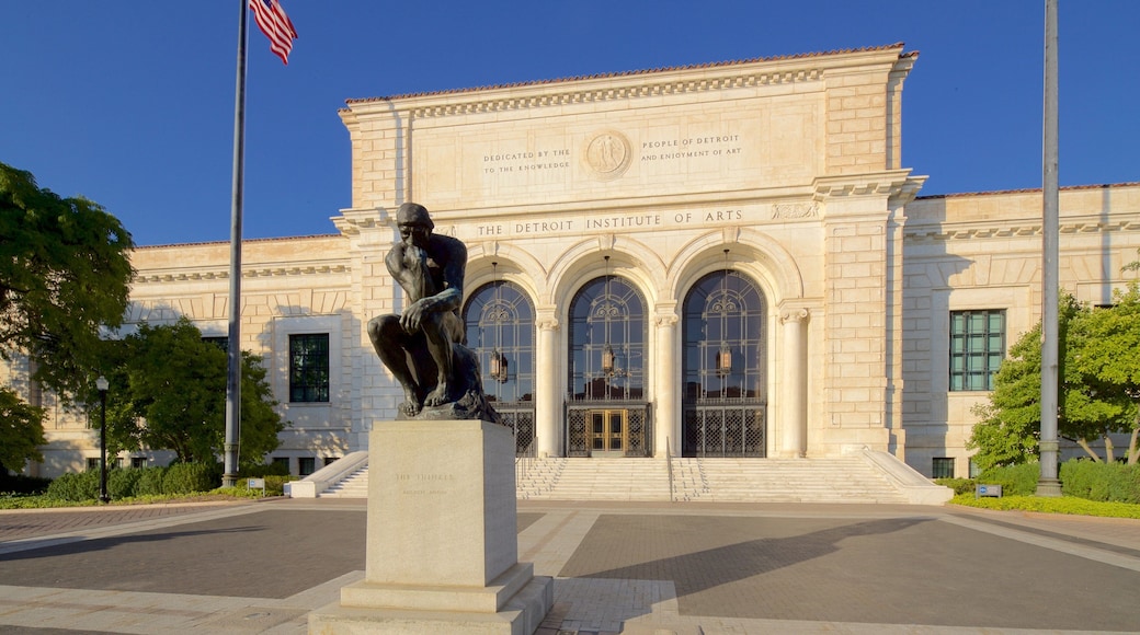 Detroit som inkluderer historisk arkitektur og statue eller skulptur