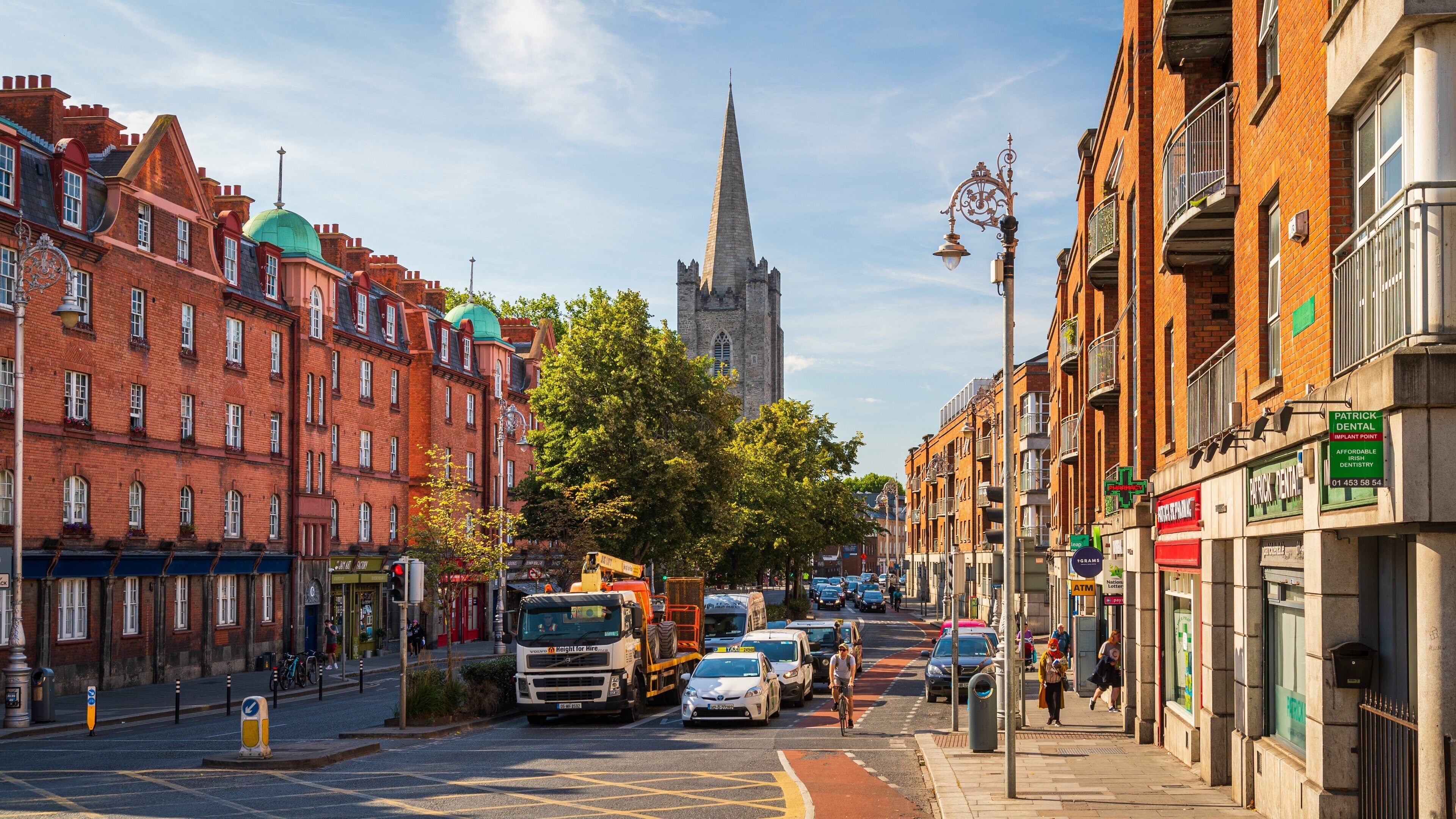 Dublin showing a city and street scenes