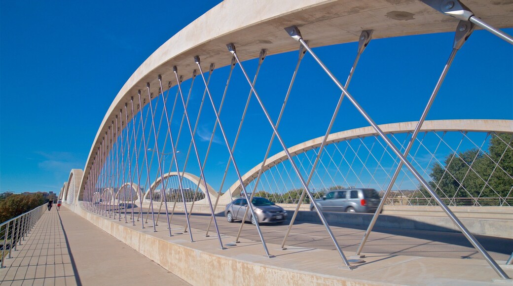 Fort Worth which includes a bridge