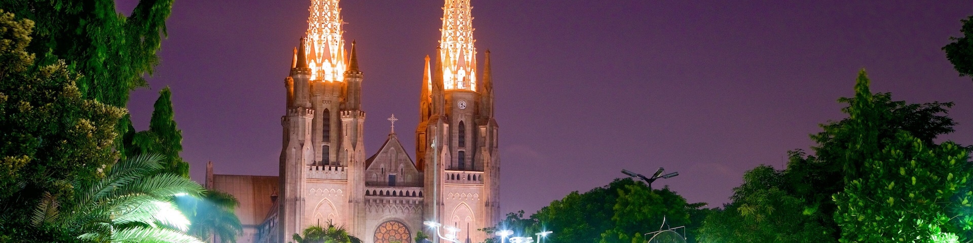 Jacarta caracterizando cenas noturnas, arquitetura de patrimônio e uma igreja ou catedral