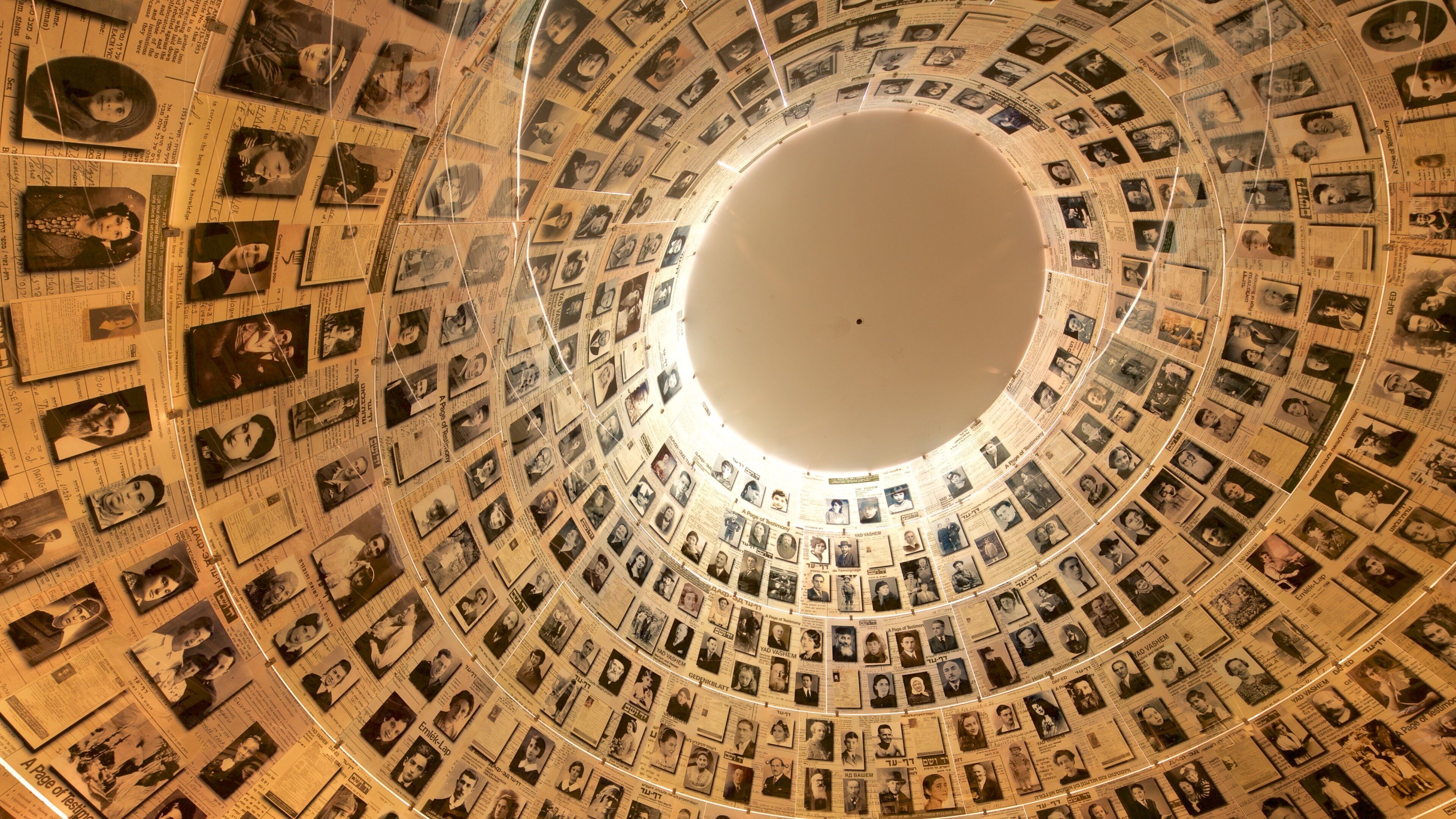 Mémorial de Yad Vashem qui includes scènes intérieures
