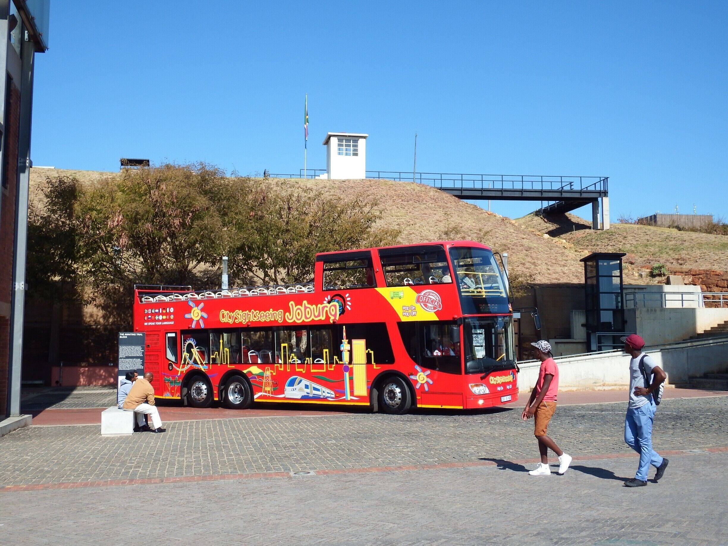 Ônibus vermelho para passeio em Johannesburg.
#red 