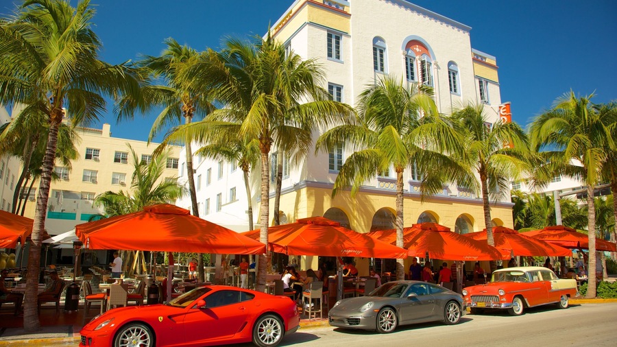 Miami which includes outdoor eating, a hotel and street scenes