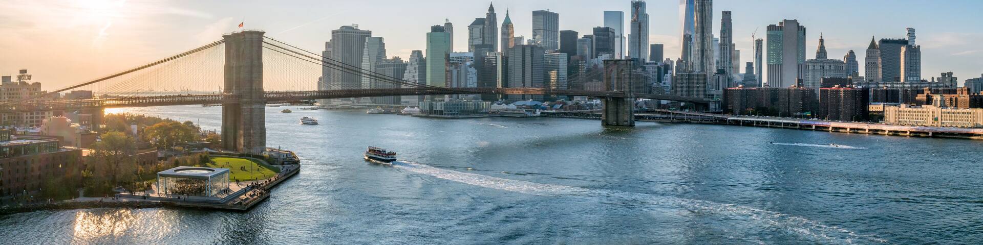 New York City skyline panorama at sunset with Brooklyn Bridge