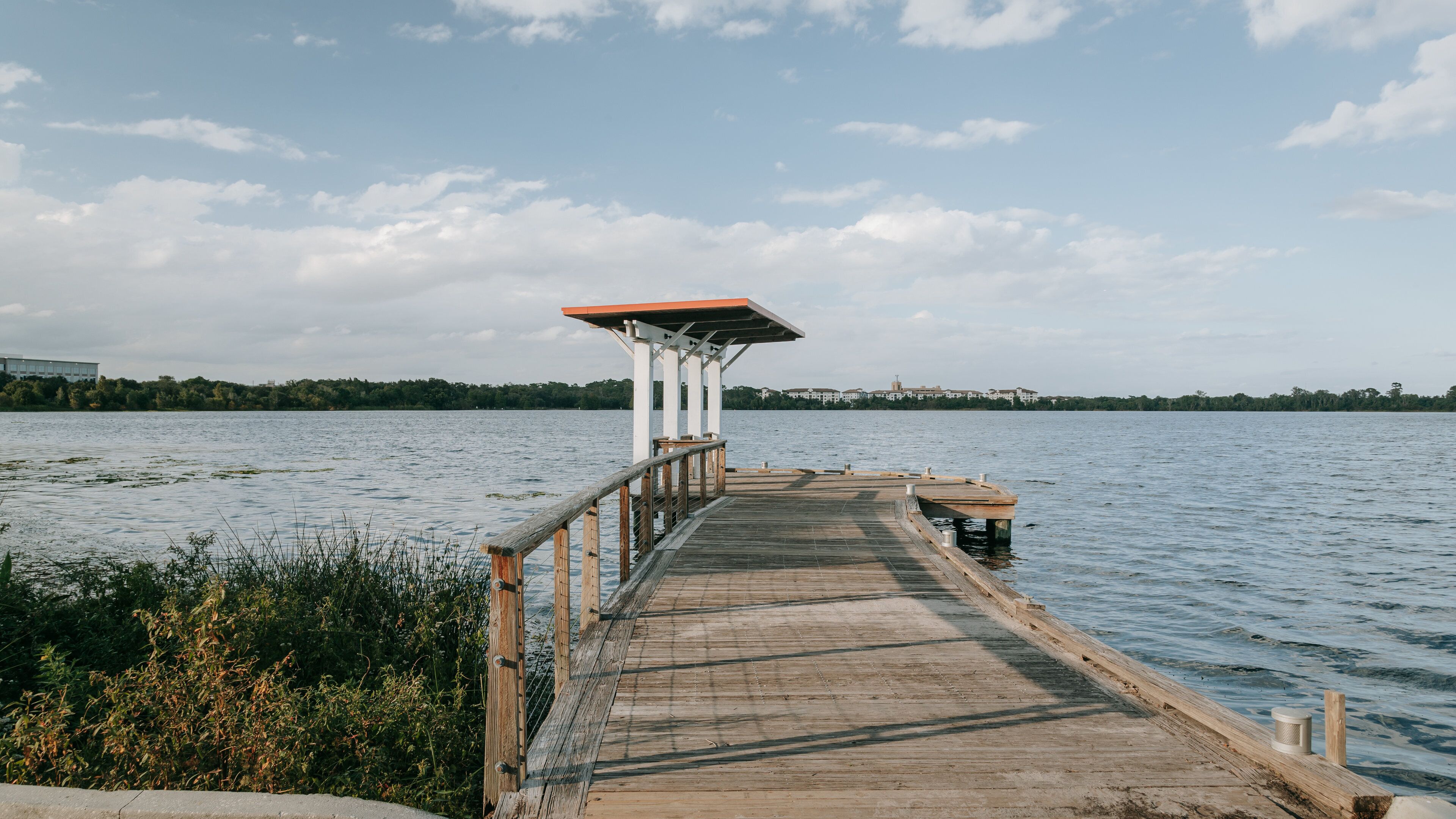 Orlando showing a lake or waterhole