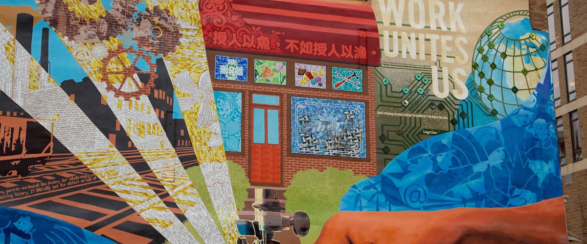 Philadelphia which includes outdoor art