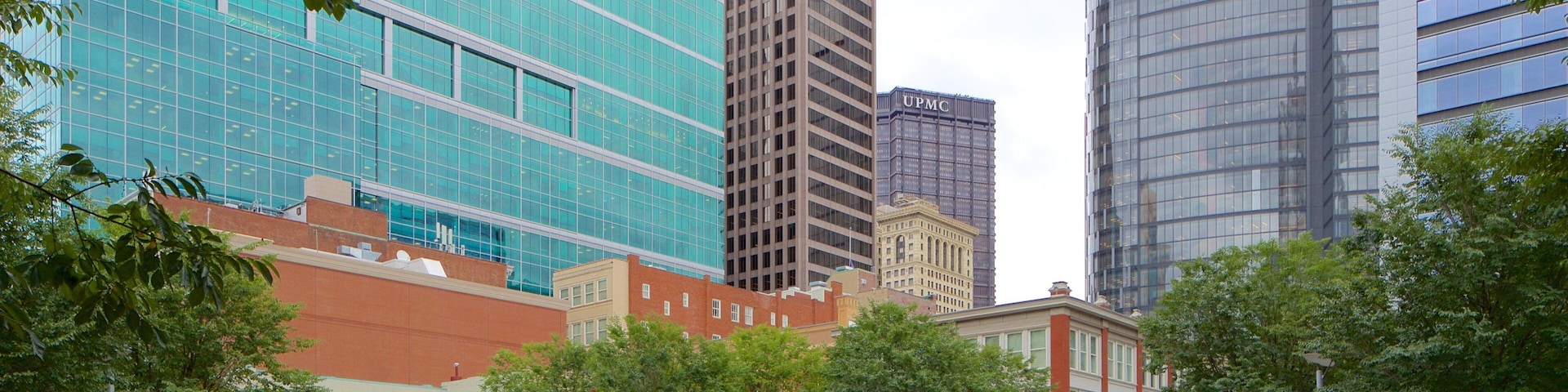 Filadélfia mostrando uma praça ou plaza e uma cidade