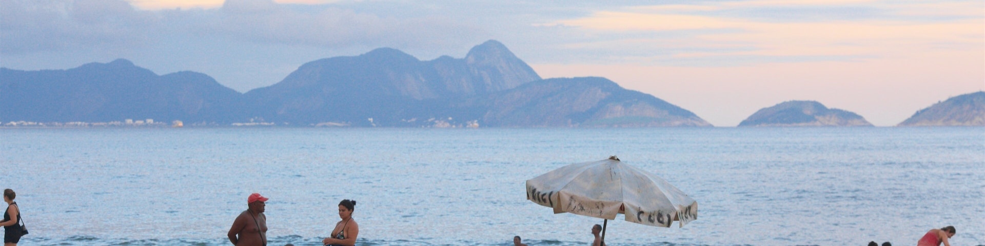 Rio de Janeiro featuring general coastal views and a sandy beach as well as a large group of people