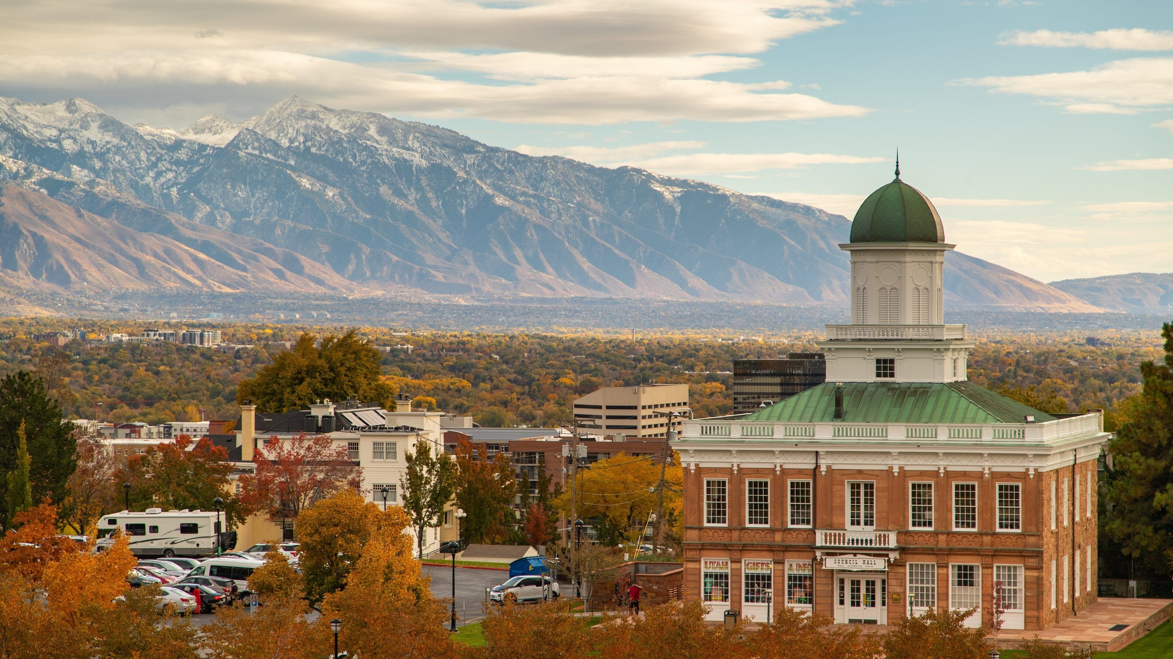 Salt Lake City which includes mountains, landscape views and a small town or village