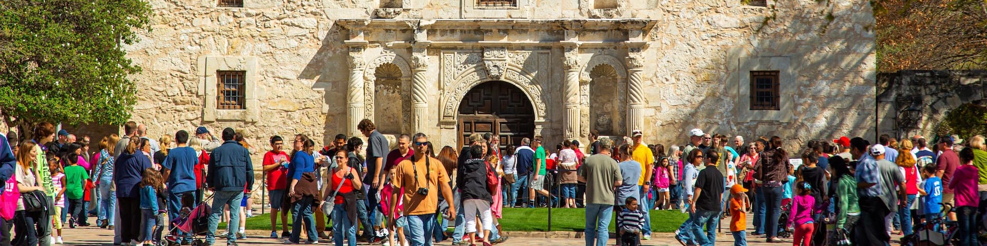 San Antonio showing heritage architecture and street scenes