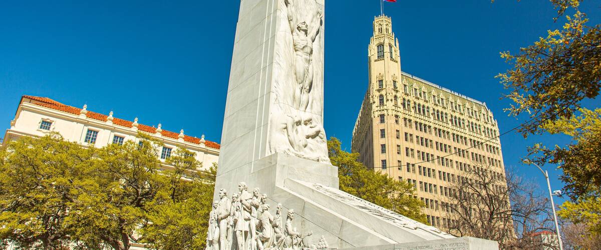 San Antonio featuring a monument