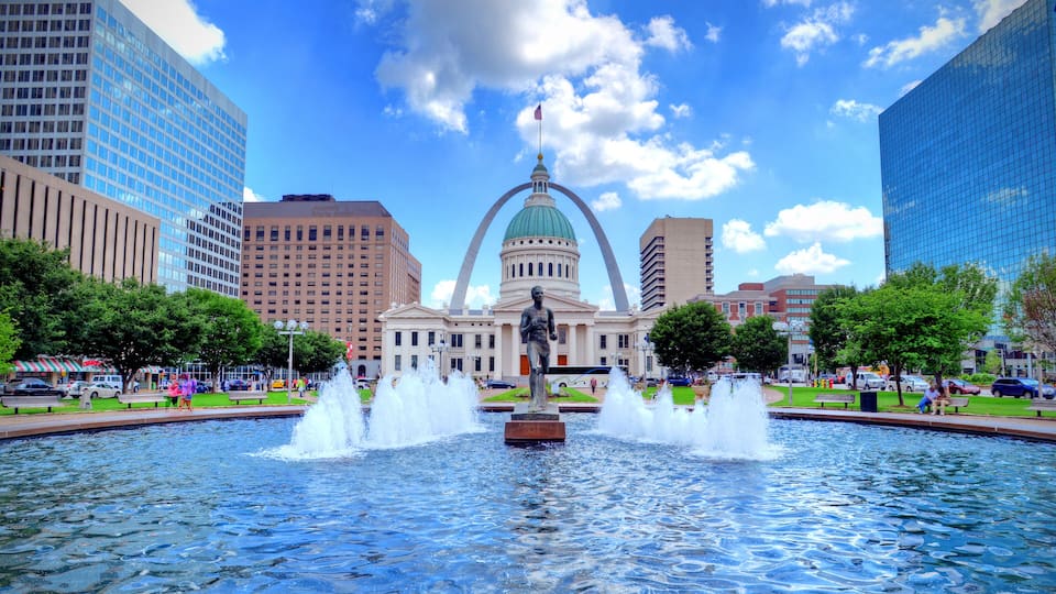 Kiener Plaza and the Gateway Arch in St. Louis, Missouri.