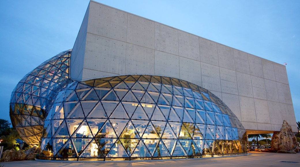 St. Petersburg featuring modern architecture