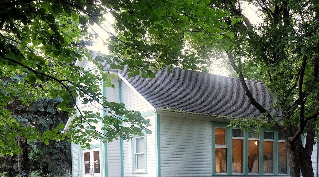 Inside the Léo Mol sculpture garden is this building that is actually a museum of smaller work. Best time to photograph this is late evening before sunset