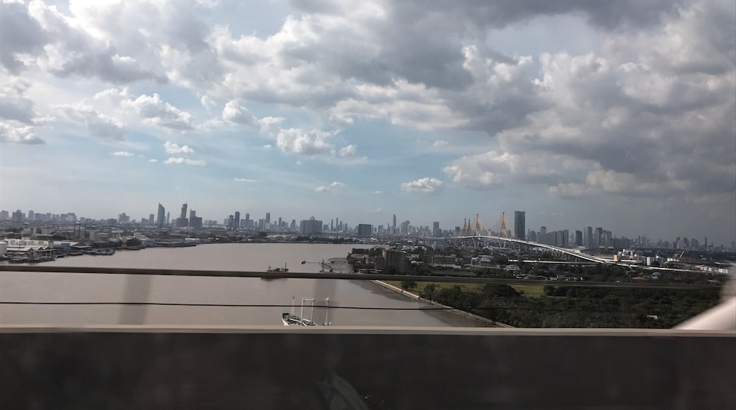 ChawPraya on the bridge