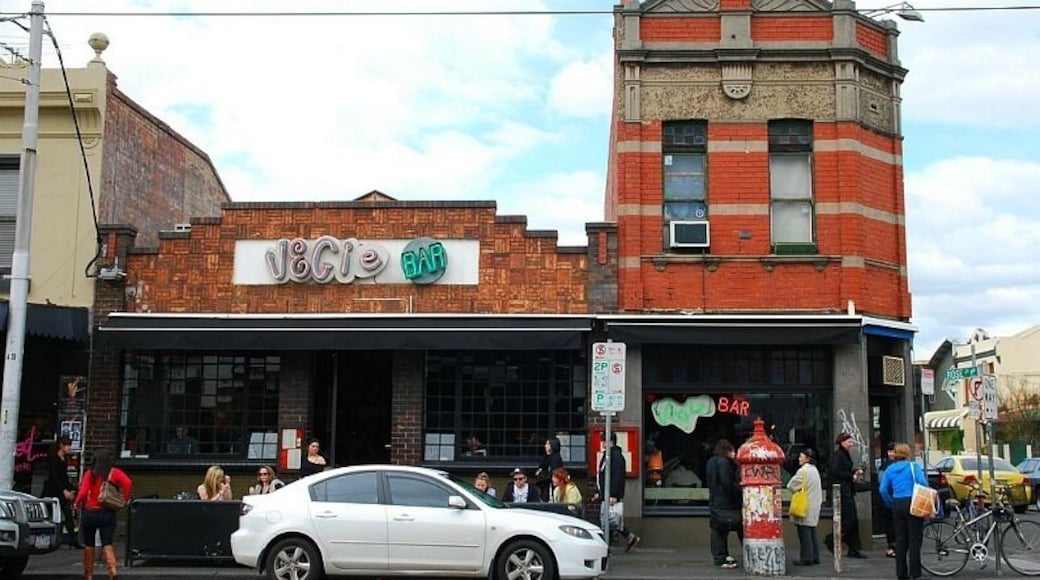 If you find yourself in Fitzroy, and you should because it’s a cool neighbourhood to explore, grab a bite to eat at Vegie Bar.
Be prepared to wait a little in line though, as they we’re lined up out the door on both our visits.