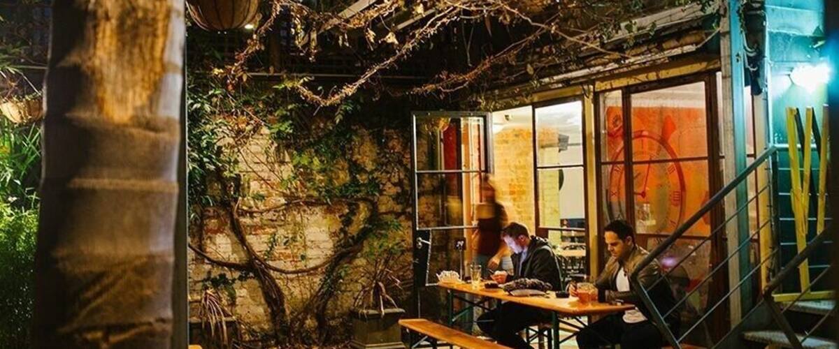 The Provincial is a nice place to enjoy a quick drink with friends, hold your next party or share a hearty meal on the rooftop.
Was close to a bunch of other great spots in the arty suburb of Fitzroy.
https://provincialhotel.com.au/rooftop/