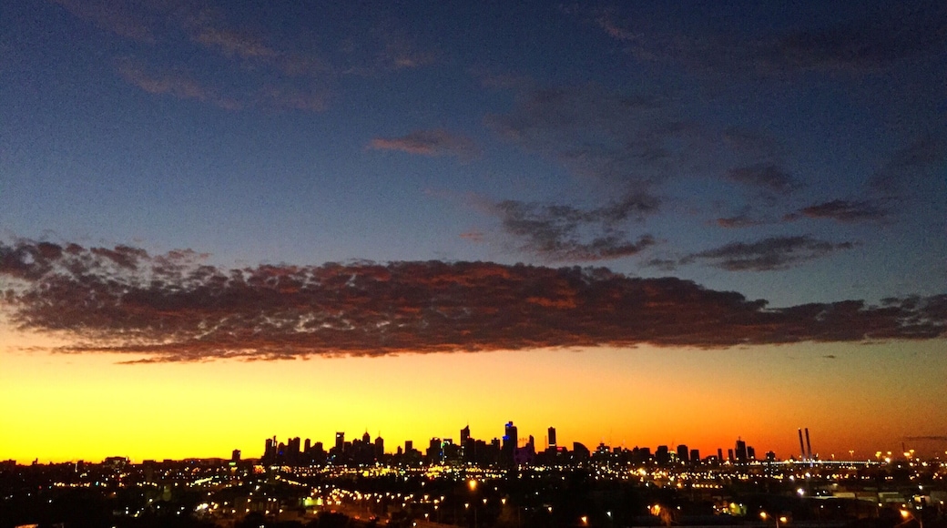 It's an amazing thing. Opening my front door to this every morning. Every sunrise is different and I am lucky enough to see all of them. Melbourne from a distance? Beautiful.
#melbourne