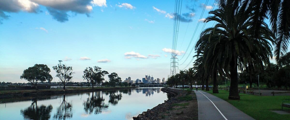 This was my favorite spot to workout when I was in Melbourne. Beautiful outdoor space, the skyscraper in the distance, awesome water reflection. There are a few public barbecues as well if you want to enjoy a picnic on the grass.
#localgem
http://nomadswind.com/the-best-of-Melbourne/