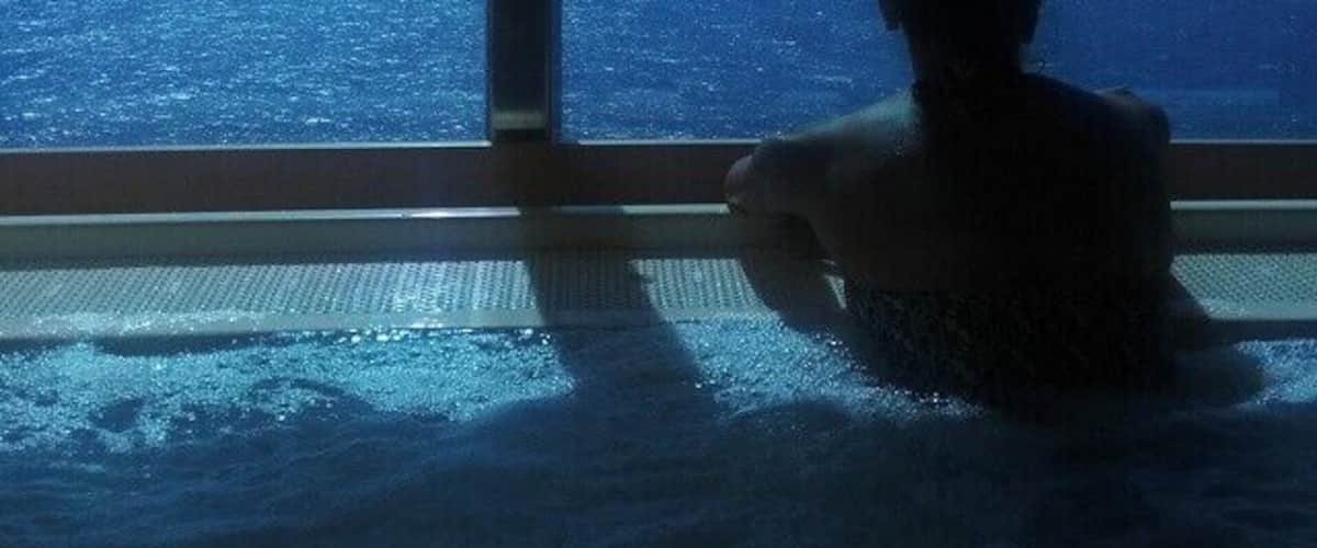 A Japanese spa bath right up against the backdrop of the open ocean. Could this be any more beautiful? What a ride! #princesscruise #placeofzen #workinghard