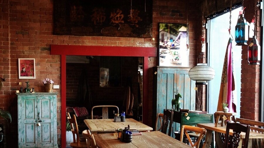 You wouldn't know from the outside but the inside is a spectacular space. What better way to sell antiques than to display it while you sit and drink your coffee?