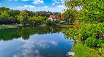 Maison belge pres d'un etang à Bruxelles