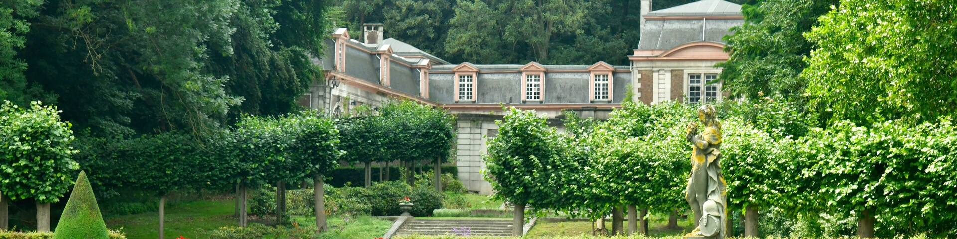 Le jardin du parc des Trois Fontaines en contre-bas des écuries à Vilvoorde