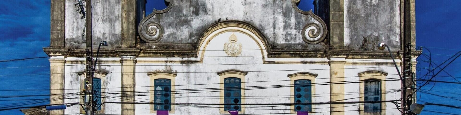 Igreja Matriz de Nossa Senhora das Vitórias (Parish Church of Our Lady of Victory), São Cristóvão, Sergipe. Built in 1617 and altered continuously until the 19th century. #BVStrove