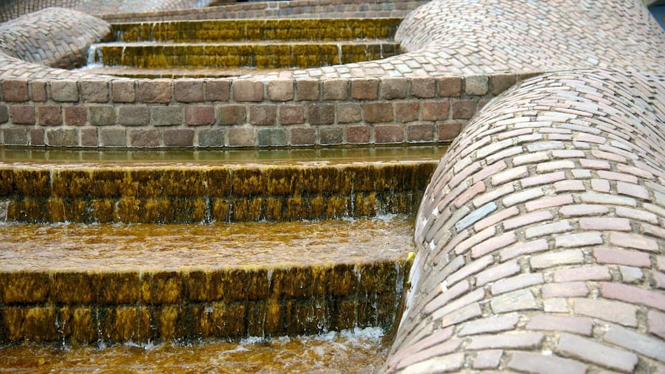 Kiel featuring a fountain