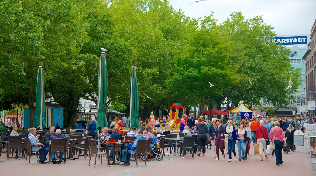 Kiel which includes a city, outdoor eating and street scenes