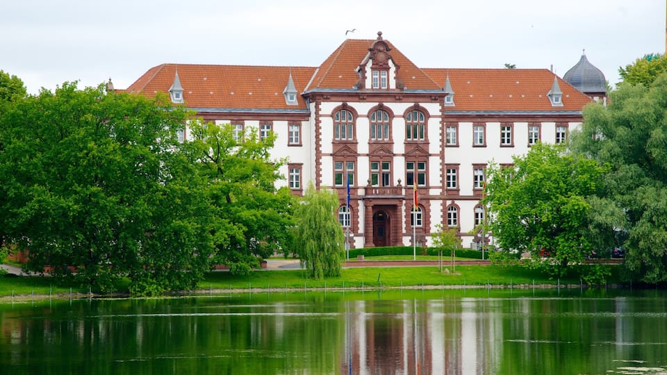 Kiel showing a castle, heritage architecture and a lake or waterhole