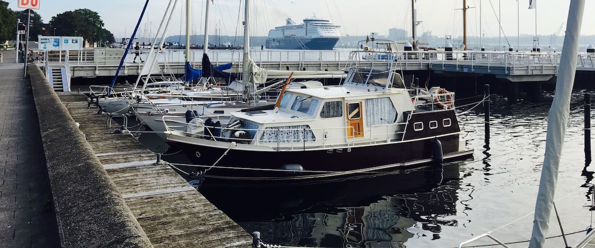 Color Line sighting at 9:30 am every morning.