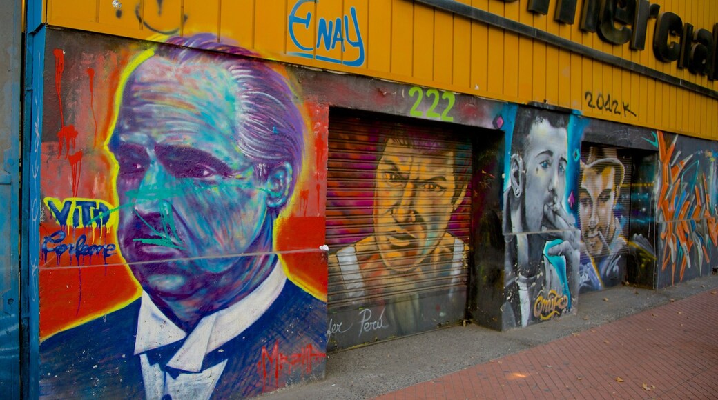 Bellavista showing outdoor art and street scenes