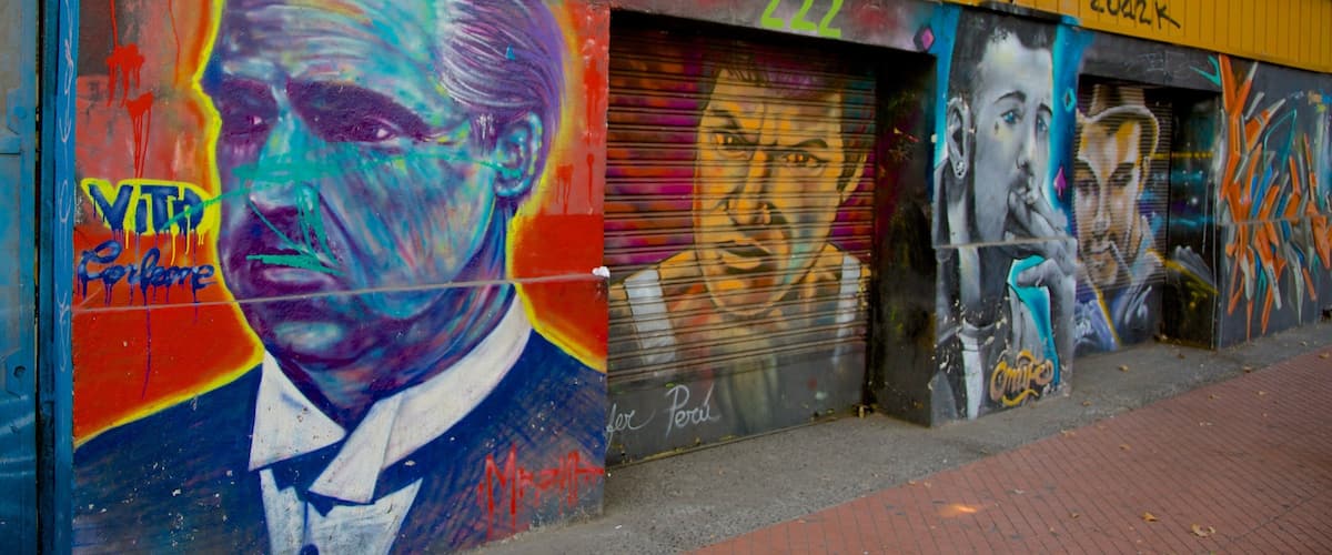 Bellavista showing outdoor art and street scenes