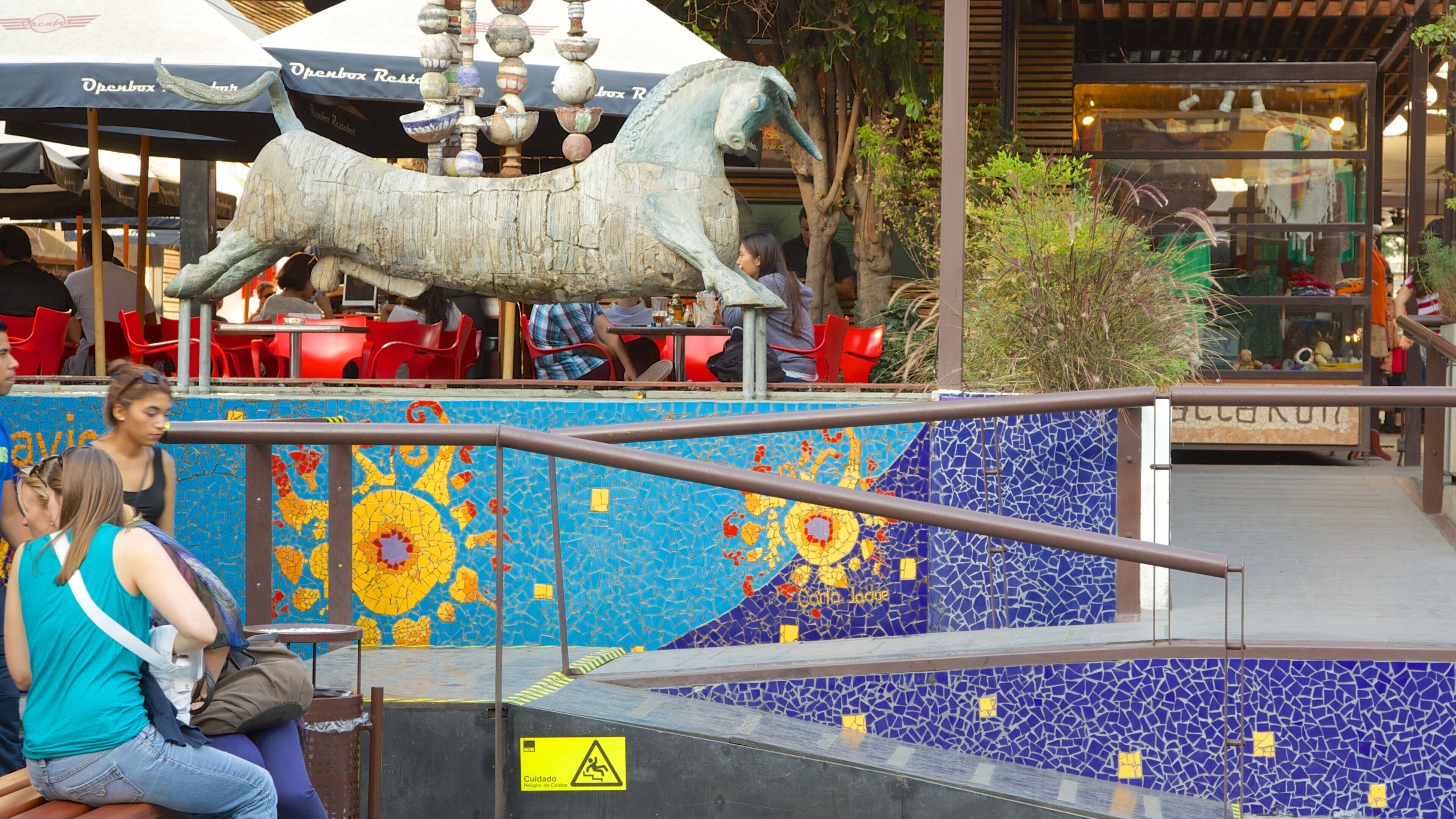 Bellavista og byder på gadeliv såvel som en lille gruppe mennesker