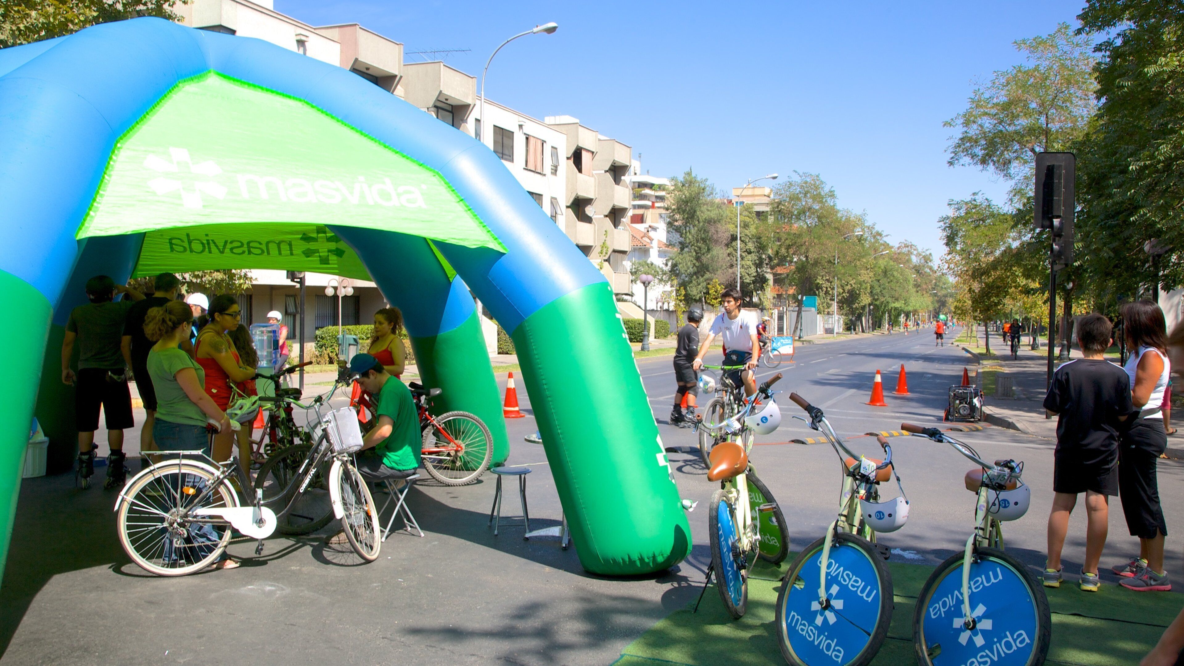 Providencia which includes a sporting event and cycling