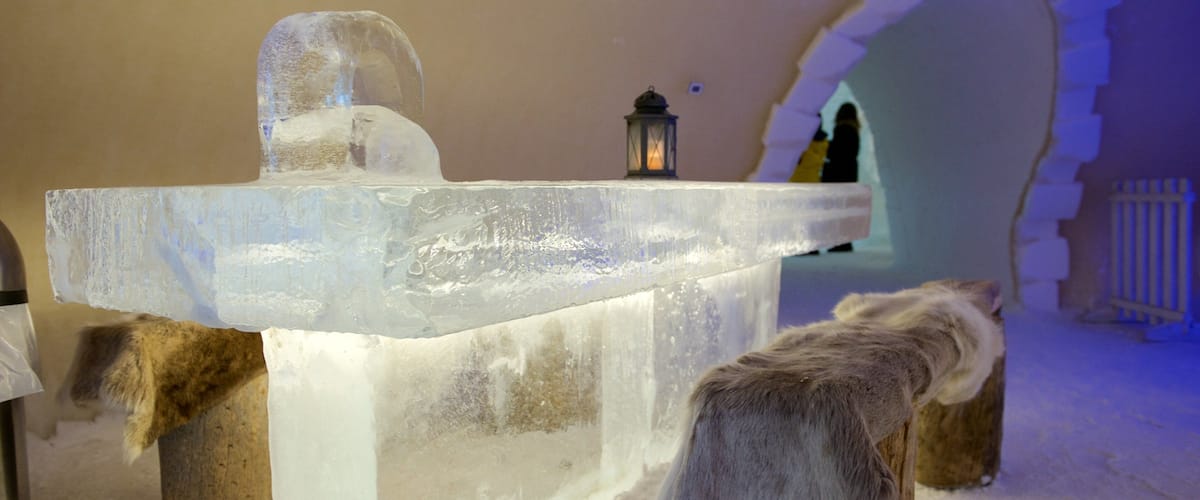 Kemi Snow Castle featuring snow, a bar and interior views