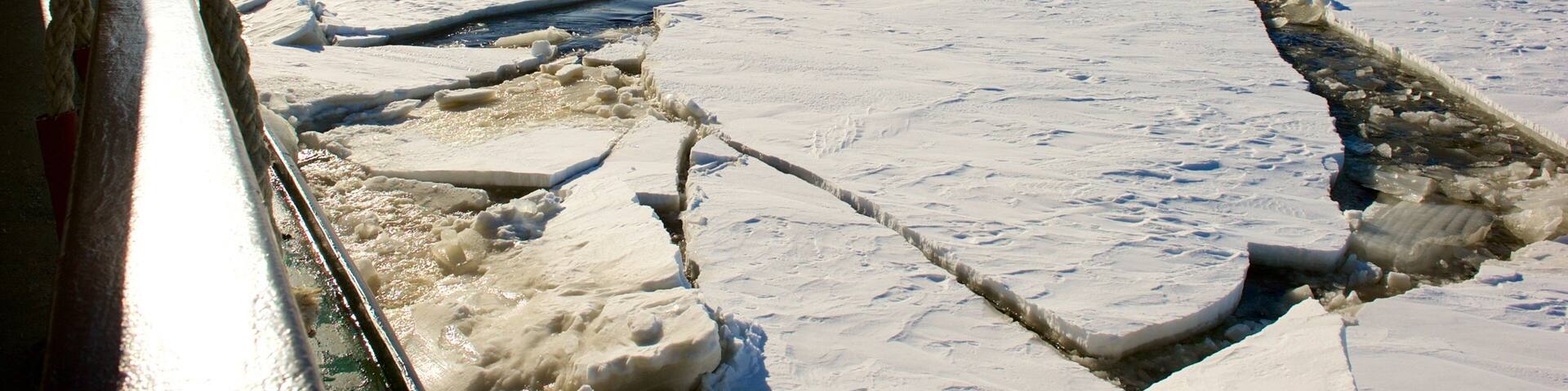 Kemi which includes landscape views, cruising and snow