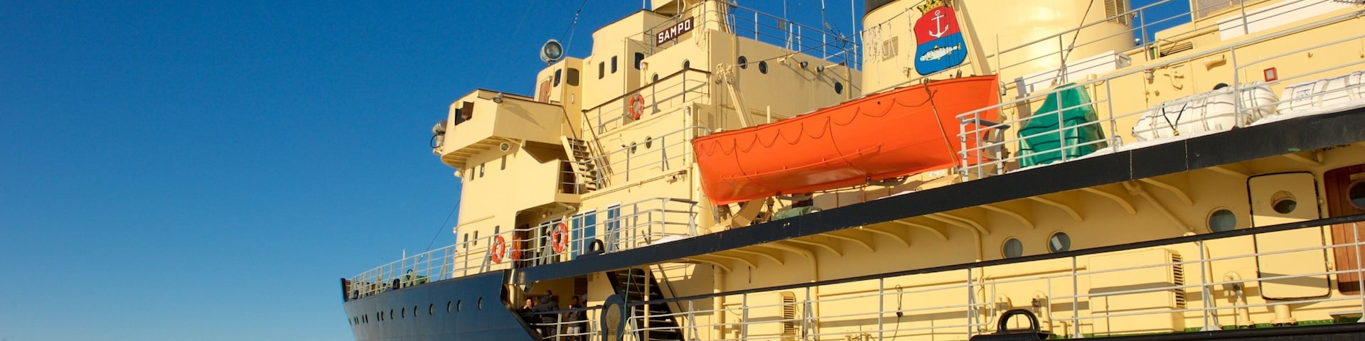 Kemi caracterizando neve e cruzeiro