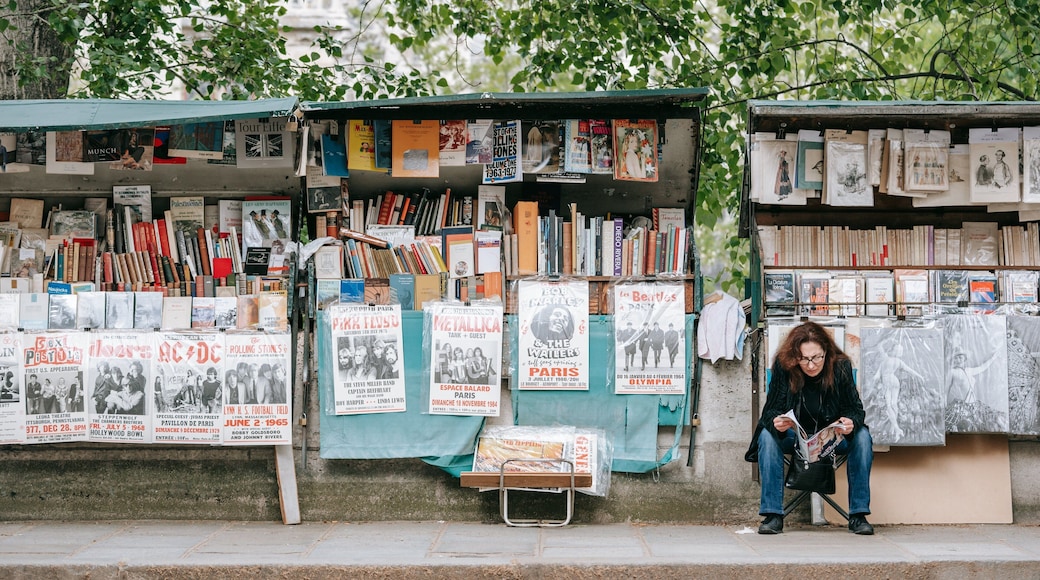 Latin Quarter showing markets and street scenes as well as an individual femail